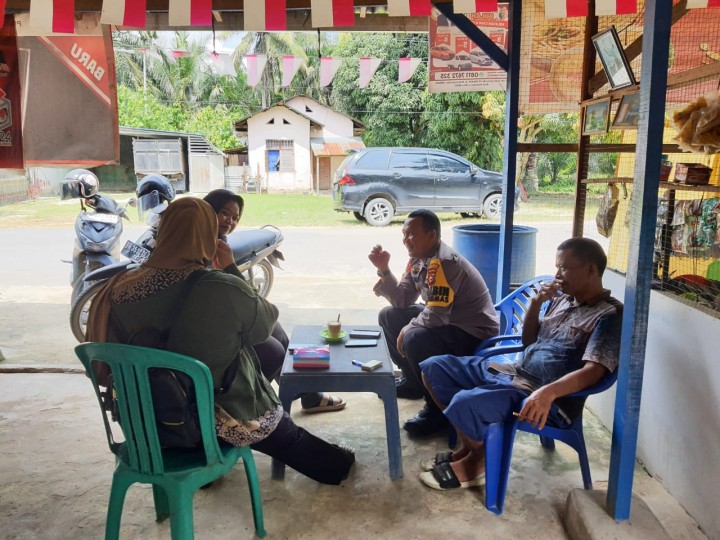 Bertamu ke rumah Ketua RT Dalam Giat Sosialisasi Cooling System Pilkada Serentak 2024