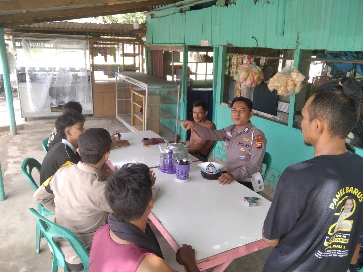 Giat Minggu Kasih Personil Polsek Pinggir Bersama Warga Desa Tengganau