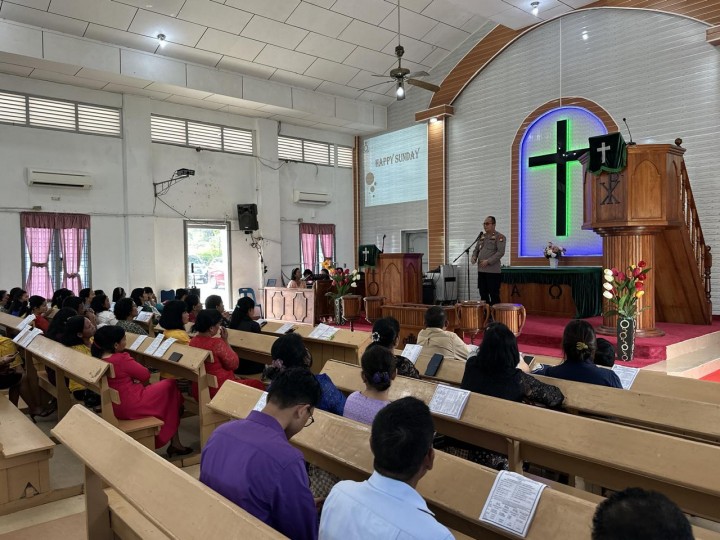 Sambangi Jemaat Gereja, Polsek Minas Gelar Minggu Kasih dan Cooling System Sosialisasikan Pilkada Damai