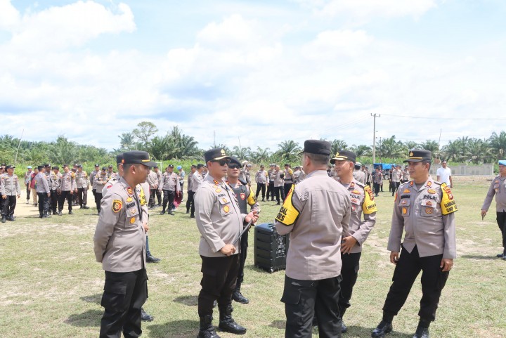 Pastikan Kondusif, Kapolres Rohul Pimpin Apel Kampanye Rapat Terbuka Paslon Bupati dan Wakil Bupati