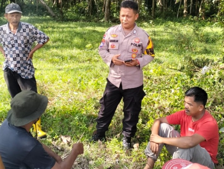 Cooling System Bhabinkamtibmas Polsek Bengkalis Sambangi Para Pekerja dan Sampaikan Ini