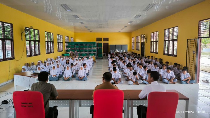 Polsek Koto Gasib Sosialisasi Bahaya Penyalahgunaan Narkotika dan Cipta Kamtibmas Kondusif di SMKN 1 Gasib