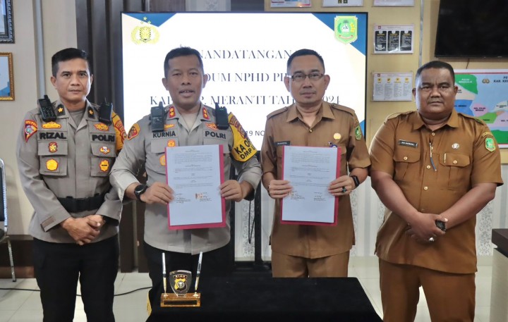 Kegiatan penandatangan tersebut dihadiri oleh Kapolres Kepulauan Meranti AKBP Kurnia Setyawan, SH, SIK, beserta Pejabat Utama (pju) Polres Meranti, Kaban Kesbangpol Wan Zulkifli, S.H., M.Si dan Pejabat fungsional kesbangpol Adi Saprizal, S.E., pada Selasa (19/11/24) Pagi.