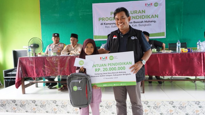 IZI Salurkan Bantuan Pendidikan untuk Anak Yatim di Kampung Zakat Bengkalis