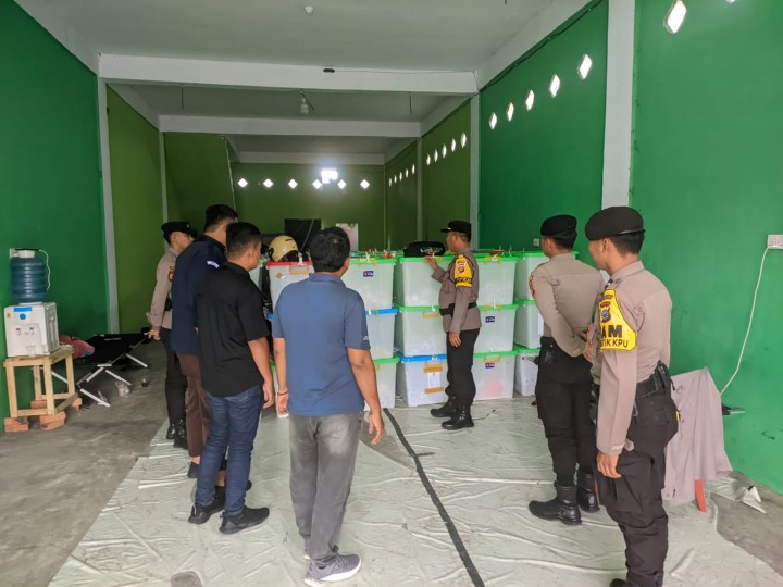 Polsek Tebingtinggi Lakukan Pengecekan Gudang Logistik PPK Menjelang Pilkada 2024*