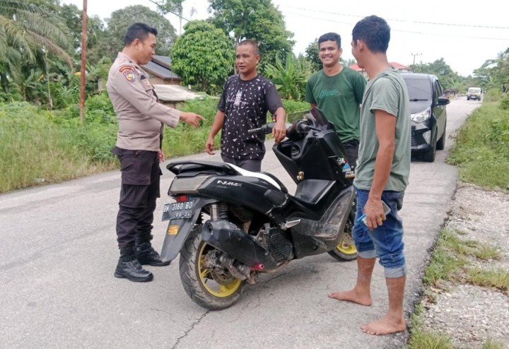 Polsek Sabak Auh Sambang Warga dalam Rangka Cooling Sistem Pilkada 2024