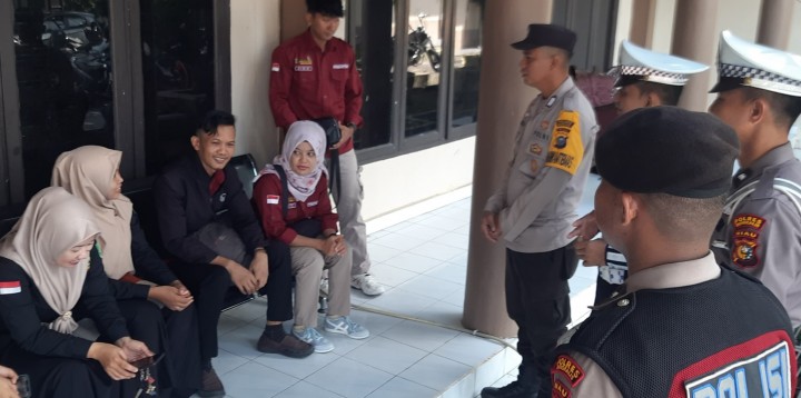 Serukan Pilkada Damai Dengan Keselamatan Berlalu Lintas di Jalan