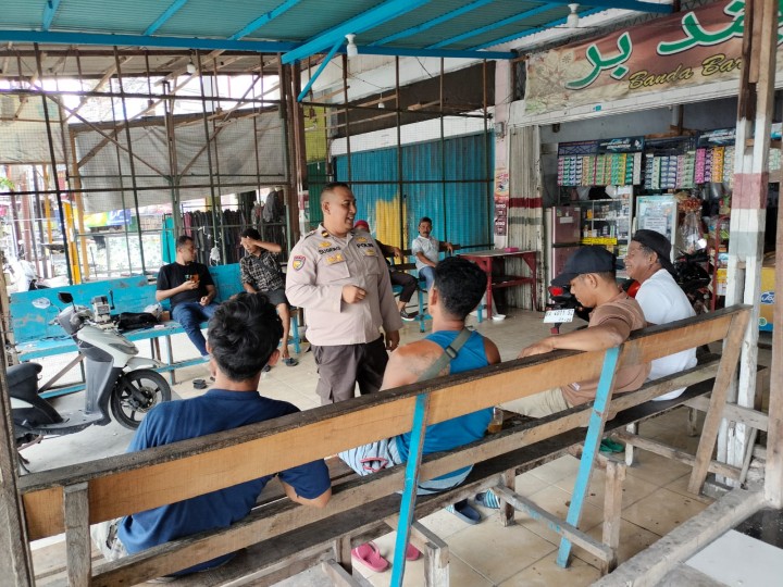 Sukseskan Pilkada Kabupaten Siak, Panit Binmas Laksanakan Cooling System di Kampung Perawang Barat