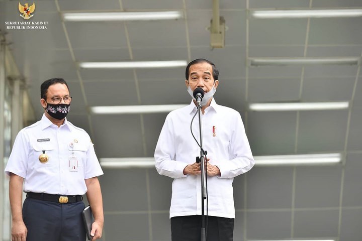 Presiden ke-7 Joko Widodo (Jokowi) dan mantan Gubernur Jakarta Anies Baswedan. Sumber: Sekretariat Kabinet