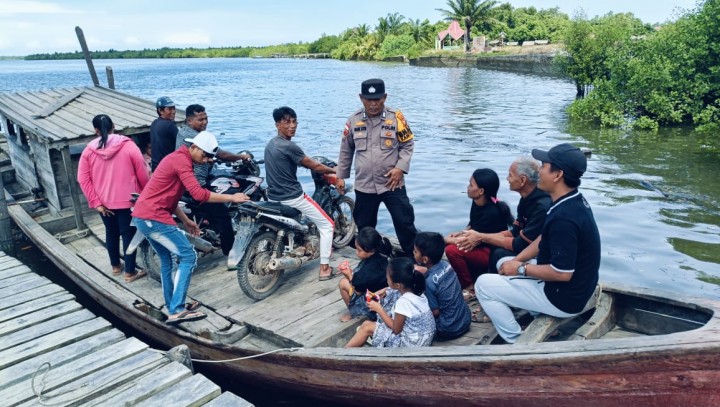 Respon Positif Masyarakat Suku Akit dalam Giat Cooling System Polres Bengkalis