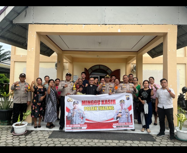 Kapolsek Tualang Cooling System Dalam Rangka Minggu Kasih Dan Curhat Kamtibmas Jelang Pilkada ke Jemaat Gereja