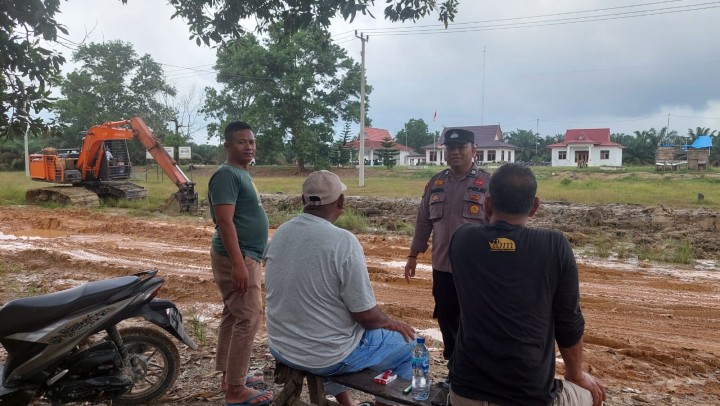 Cooling System Bhabinkamtibmas Polsek Bonai Bersama Masyarakat Desa Sontang Dan Wujudkan Program Asta Cita Presiden