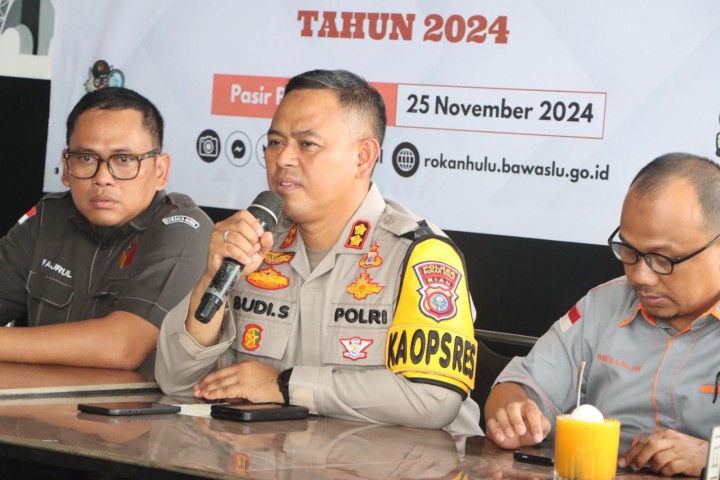 Kapolres Hadiri Konferensi Pers Bawaslu Terkait Pengawasan Masa Tenang Pemilihan Serentak Tahun 2024