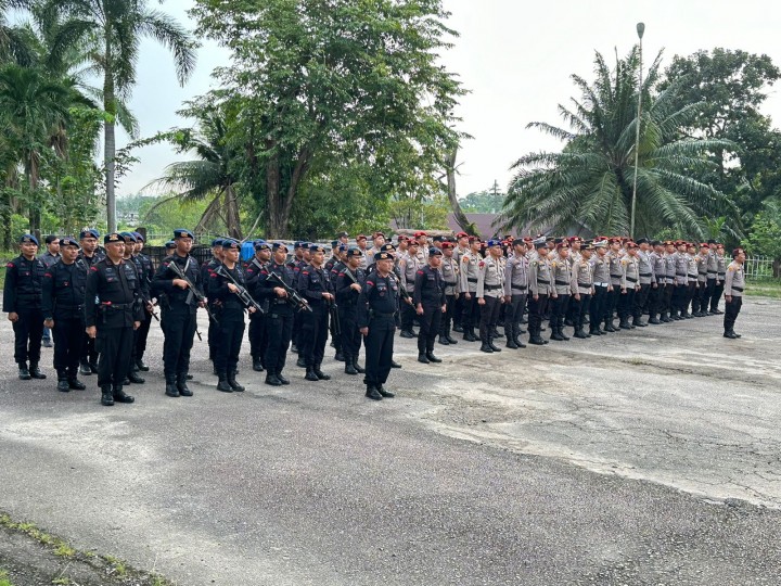 Polsek Mandau Geser Pasukan PAM TPS ke Pelosok Desa