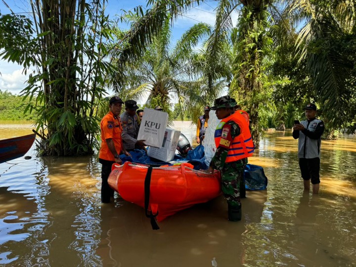 Pendistribusian Logistik Pilkada 2024 Ke PPS Desa Rantau Binuang Sakti Berjalan Lancar Dan Aman