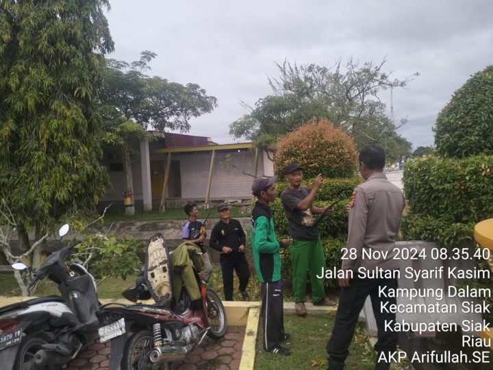 Cooling System Himbau Warga Tetap Tenang Pasca Pilkada Serentak Oleh Kanit Binmas Polsek Siak 