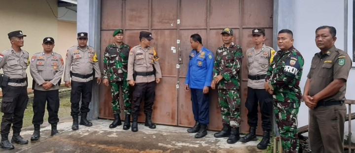 Polsek Bengkalis,TNI, Satpol PP dan Damkar Perjaga Ketat PPK di Kantor Camat