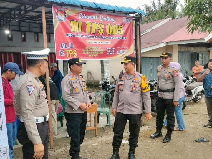 Wakapolres Rokan Hulu Lakukan Pengecekan TPS di Wilayah Polsek Kabun Dan Tandun Dalam Rangka Pilkada 2024