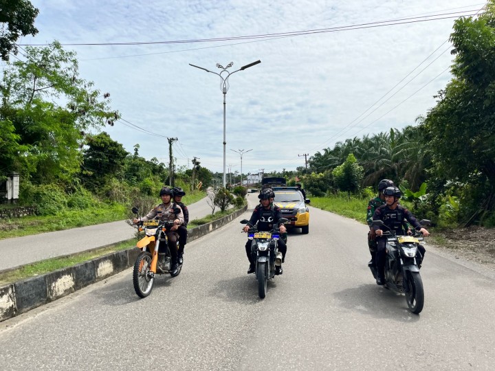 Patroli Sinergitas TNI-POLRI (Power On Hand Kapolres Rohul) Berjalan Lancar, Pilkada Serentak 2024 Aman Dan Kondusif