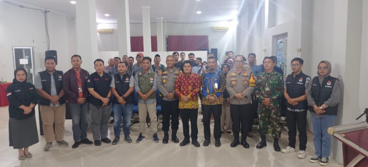 Rapat Pleno Rekapitulasi Hasil Penghitungan Perolehan Suara Dihadiri Kapolsek Pinggir