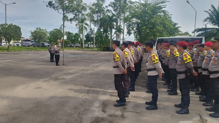 Polsek Mandau Lepas Personil BKO Polda Riau Usai Bertugas di TPS, Dipimpin Langsung Kapolres Bengkalis