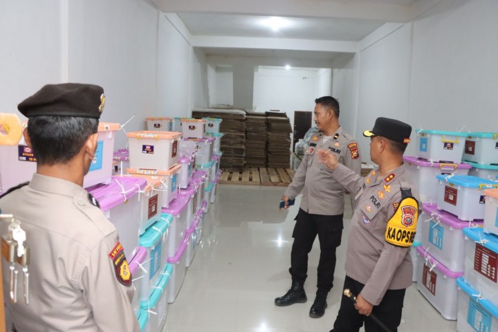 Kapolres Rokan Hulu Monitoring Ke Gudang Logistik KPU Kabupaten Rokan Hulu