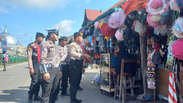 Polsek Mandau Blusukan ke Pasar Mandau