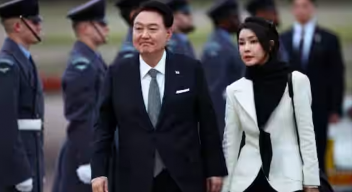 Presiden Korea Selatan Yoon Suk Yeol dan istrinya Kim Keon Hee /AFP