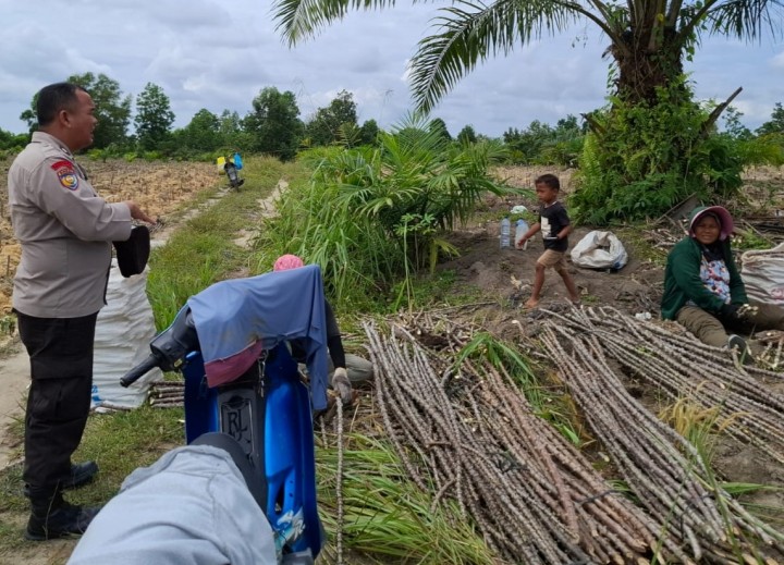 Polsek Mandau Dukung Ketahanan Pangan Warga dan Ajak Jaga Kamtibmas Pasca Pilkada 2024