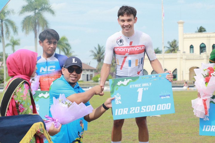 Bernard Benyamin Van Aert Sabet 2 Kategori Juara dan Jersey Hijau pada TDSi 2024