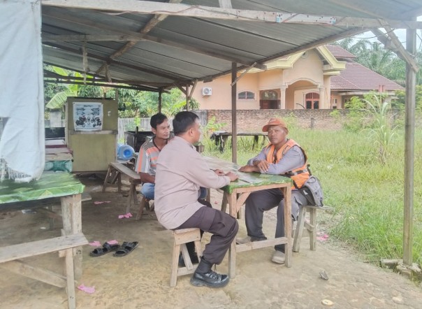 Giat Cooling Sistem Bhabinkamtibmas Desa Suak Lanjut, Kecamatan Siak: Bripka Surya Haryadi Ajak Warga Jalin Silaturahmi Pasca Pilkada