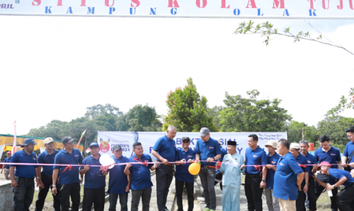 Karyawan dan Masyarakat Empat Desa di Riau Berharmoni dalam Bakti Sosial Founder's Day 2024