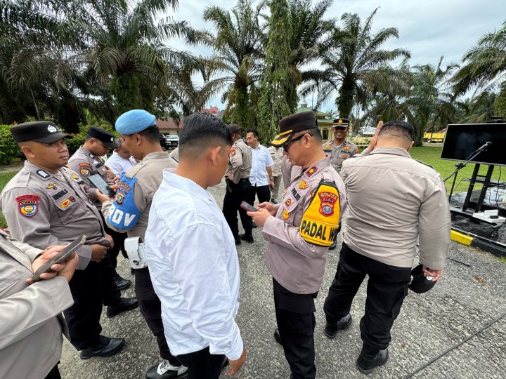 Kapolsek Pinggir laksanakan Giat Waskat Terhadap Personilnya Terkait Judi Online