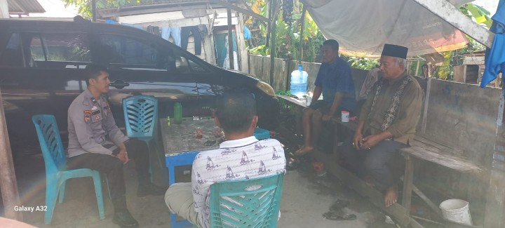 Bhabinkamtibmas Polsek Siak Himbau Ketua RT dan Tokoh Masyarakat di Kelurahan Kampung Dalam Jaga Keamanan Pasca Pilkada Siak