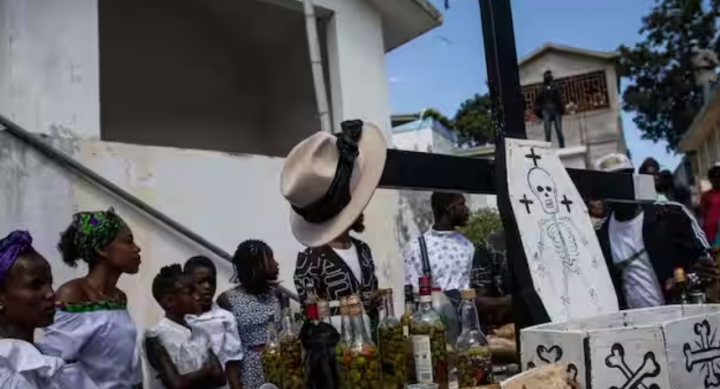 Warga Haiti mengadakan ritual voodoo untuk menghormati leluhur di tengah krisis /AFP