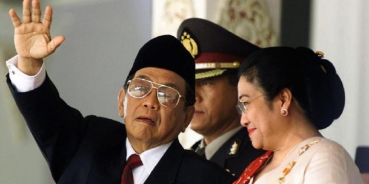 Ketum PDIP Megawati Soekarnoputri dan Kris Dayanti. Sumber: suara.com