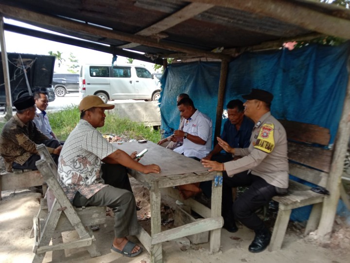 Giat Bhabinkamtibmas Kampung Merempan Hilir Kecamatan Mempura Sambangi Warga Sampaikan Pesan Kamtibmas Pasca Pilkada Kabupaten Siak