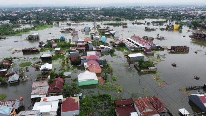 Banjir Makassar: Rumah Dinas Gubernur hingga Ruang ICU RS Terendam.