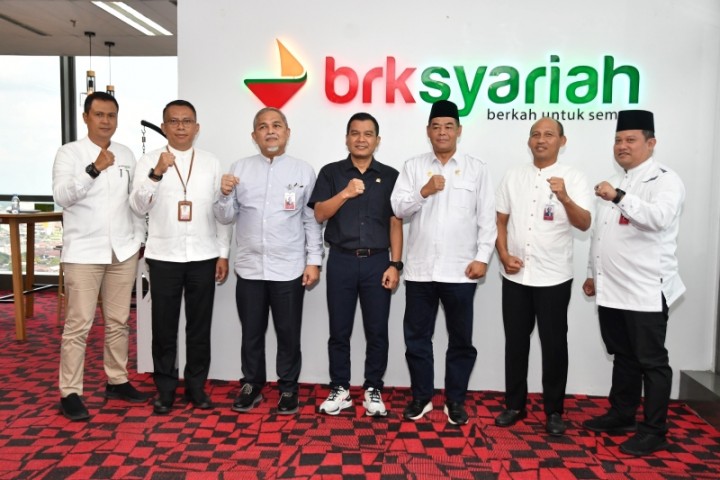  Anggota Komite II DPD RI Abdul Hamid saat kunjungi kantor pusat BRK Syariah