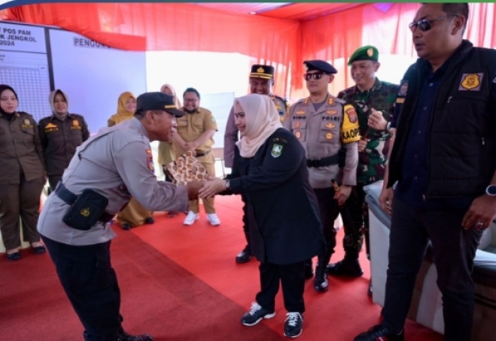 Bupati Kasmarni Pastikan Arus Mudik Berjalan Lancar