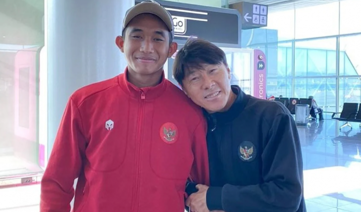 Kedekatan Rizki Ridho dan Pelatih Shin Tae Yong.