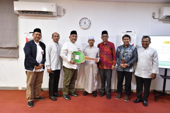 Penyerahan Bantuan dari Program CWLD Yayasan Berkah Riau Kepri Syariah 