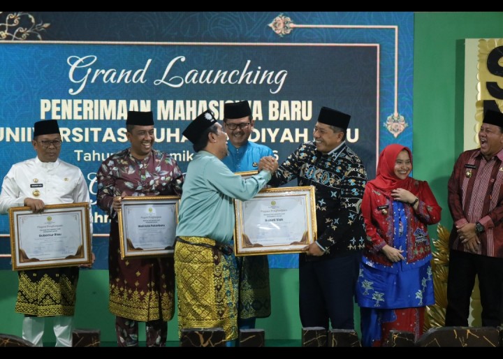 Bupati Siak Raih Penghargaan Kepala Daerah Inspiratif dari Universitas Muhammadiyah Riau