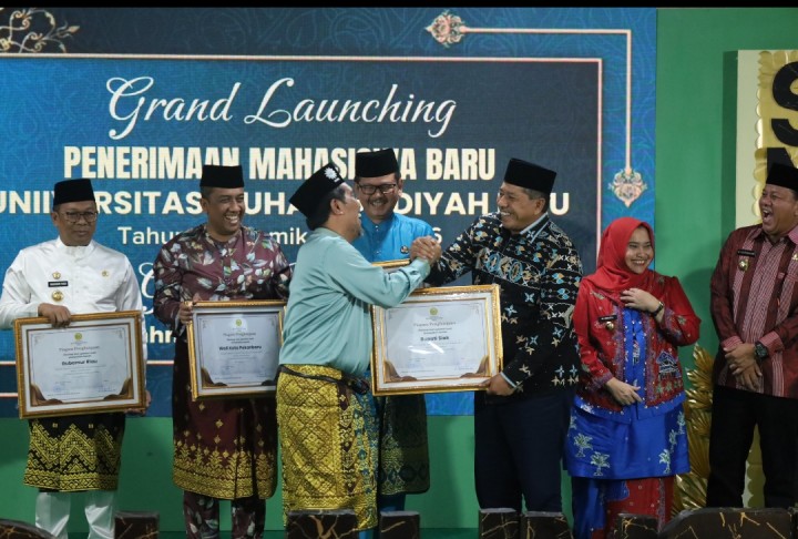 Bupati Siak Raih Penghargaan Kepala Daerah Inspiratif dari Universitas Muhammadiyah Riau