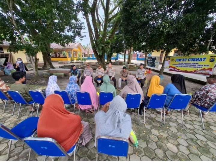 Polsek Siak Hulu  Dekat dengan  Masyarakat,  Gelar Jum'at Curhat  Dengarkan Keluhan dan Jalin Sinergi    