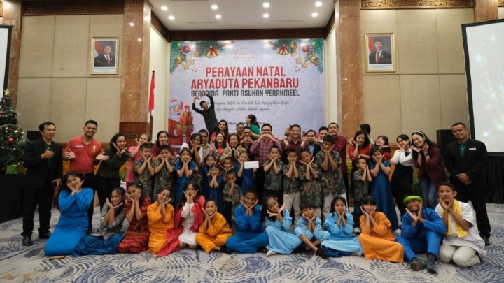 Rayakan Natal, ARYADUTA Hotel Pekanbaru Berbagi Bersama Anak Panti Asuhan