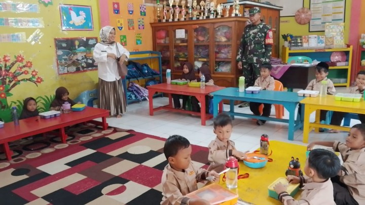 Kodim 0322/Siak Dukung Makanan Bergizi Gratis  Anak Sekolah di Perawang