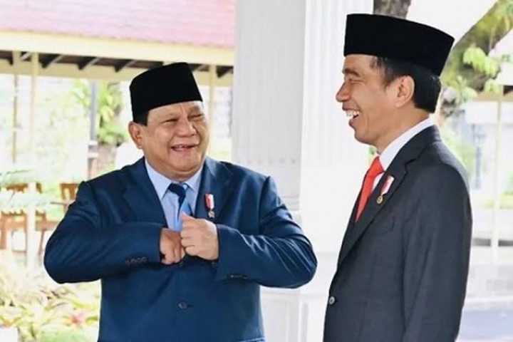 Presiden Prabowo Subianto dan Presiden ke-7 Joko Widodo. Sumber: kompas.com