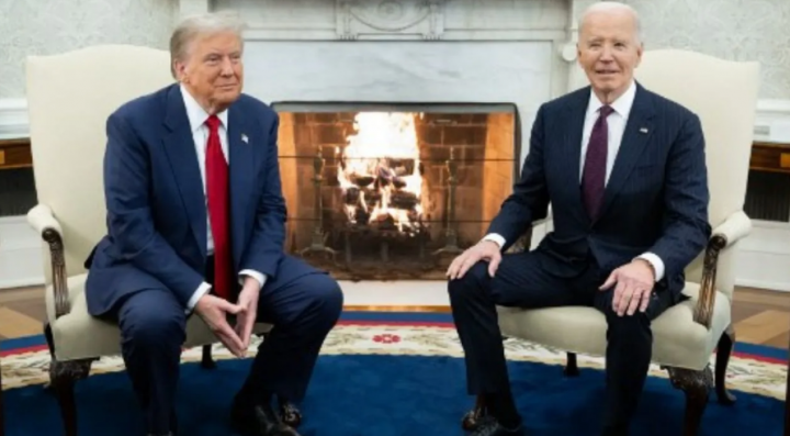 Presiden AS Joe Biden bertemu dengan Presiden terpilih AS Donald Trump di Kantor Oval Gedung Putih di Washington, DC, pada 13 November 2024 /AFP