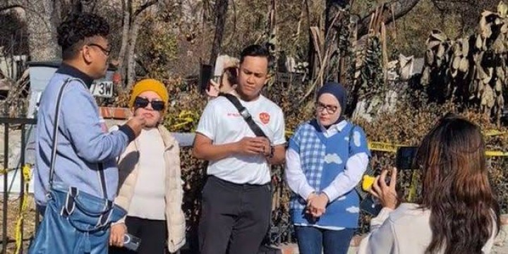 Uya Kuya bikin konten di lokasi kebakaran. Sumber: merdeka.com